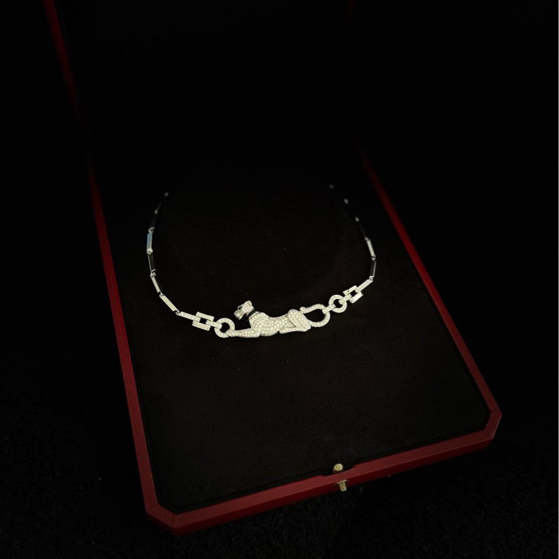 cartier 卡地亞 高級珠寶 頸鏈 PANTHERE DE CARTIER系列 豹子項鍊  白金滿鑽  整個豹子由373顆鑽石以及祖母綠 黑瑪瑙組成-3