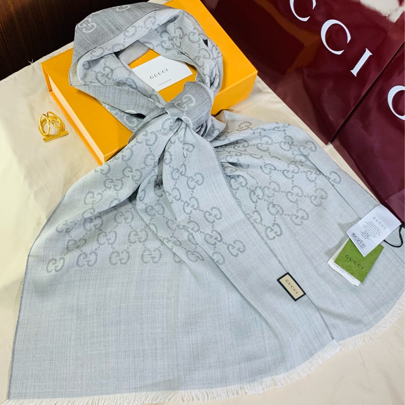‼️全台最甜 全新含吊牌Gucci 古馳 淺灰老花滿版雙色羊毛圍巾 披肩-5