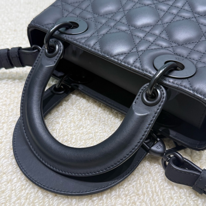 DIOR - So Black系列Lady Dior磨砂黛妃包-10