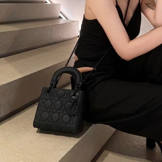 DIOR - So Black系列Lady Dior磨砂黛妃包-2