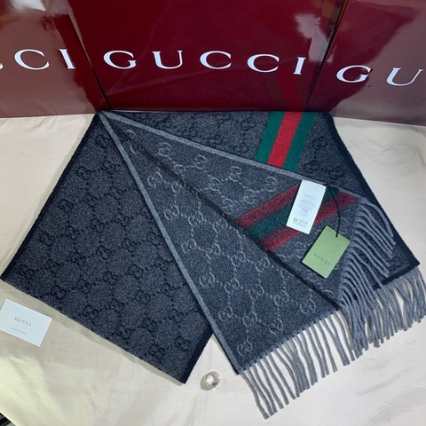 🎁全台最甜 全新含吊牌 Gucci 古馳 黑灰老花滿版雙色logo 圍巾 披肩