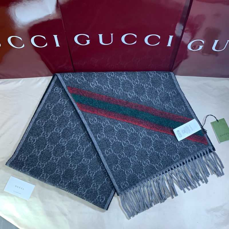 🎁全台最甜 全新含吊牌 Gucci 古馳 黑灰老花滿版雙色logo 圍巾 披肩-2