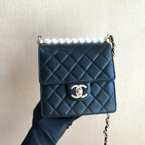 CHANEL香奈兒 Chic Pearls 翻蓋包 菱格紋迷你單肩包 黑色