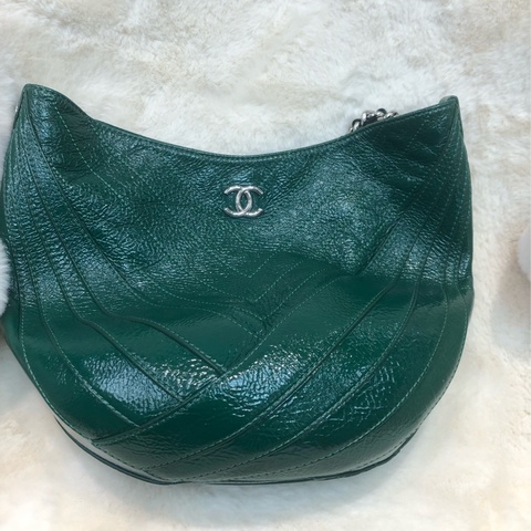 Chanel 綠色V紋圓底單肩鏈條袋 XB944