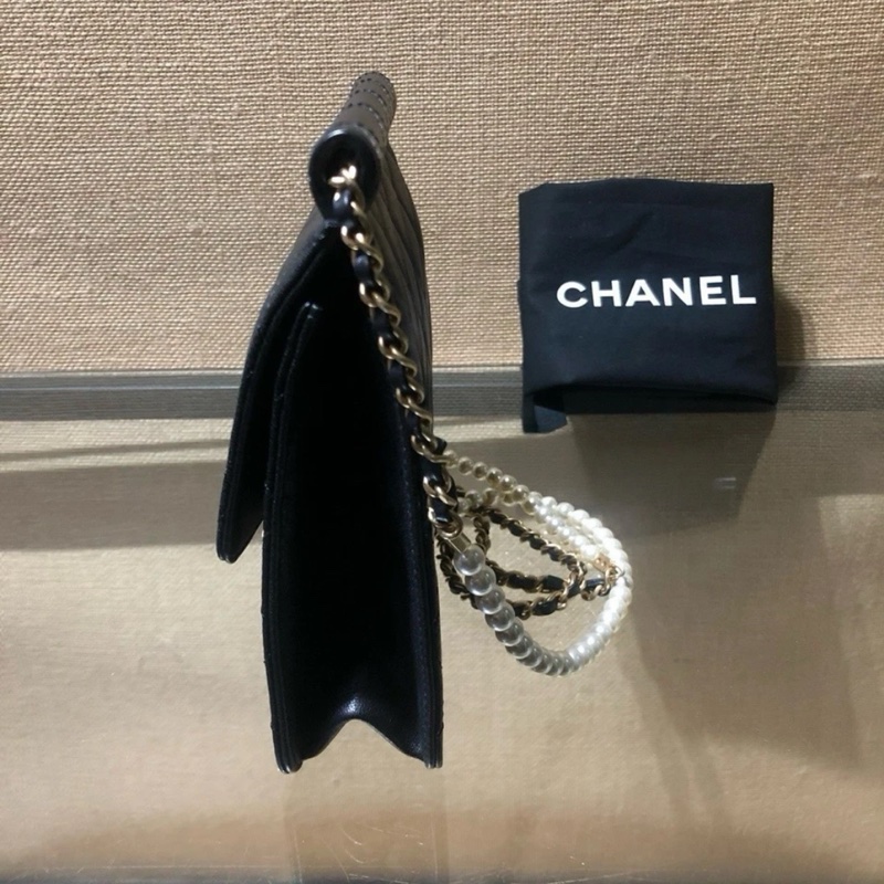 Chanel香奈兒翻蓋珍珠鏈條單肩包，黑色-1
