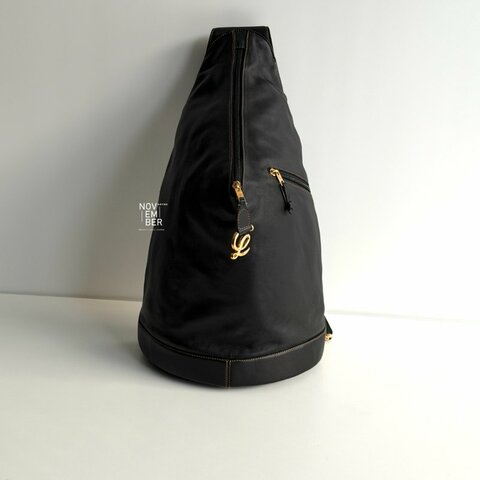 95新🫰🏻 LOEWE 羅意威 Anton Sling 後背包 斜背包 黑色金釦