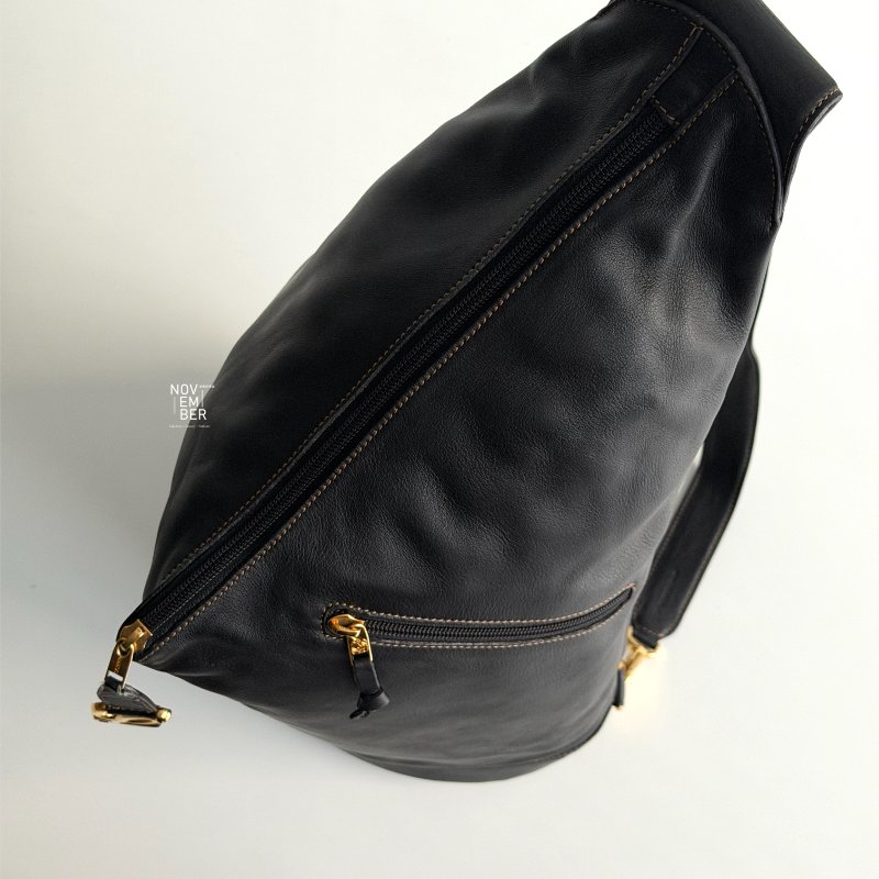 95新🫰🏻 LOEWE 羅意威 Anton Sling 後背包 斜背包 黑色金釦-1