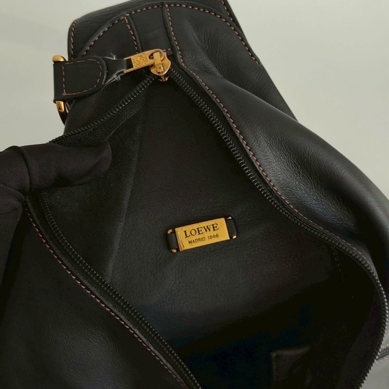 95新🫰🏻 LOEWE 羅意威 Anton Sling 後背包 斜背包 黑色金釦-6