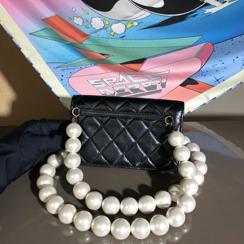 Chanel香奈兒絎縫珍珠鏈條單肩包翻蓋錢包包 胸包-1