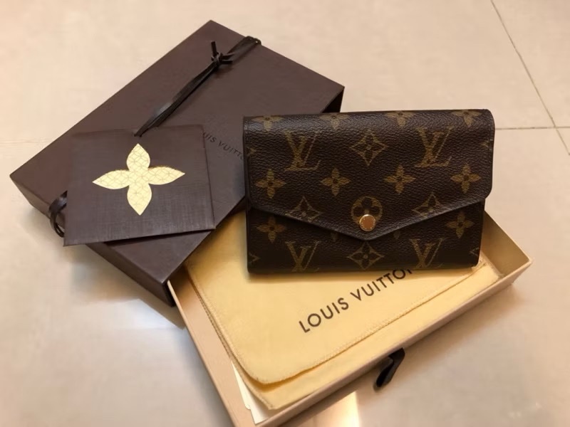 LOUIS VUITTON SARAH monogram 短款中夾-6