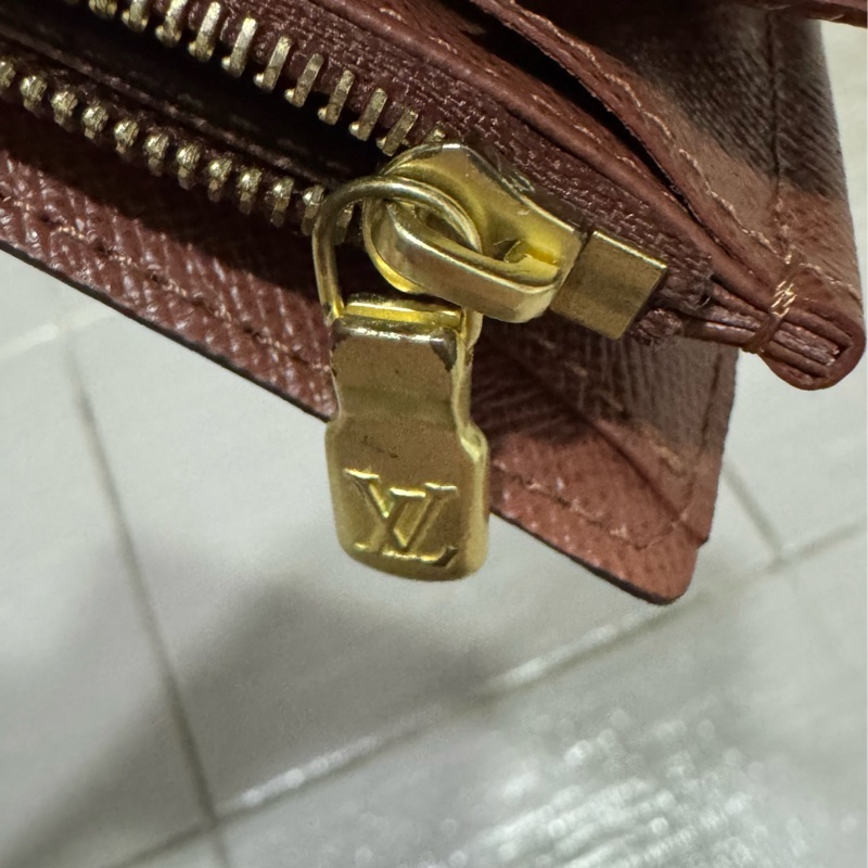 LOUIS VUITTON SARAH monogram 短款中夾-12