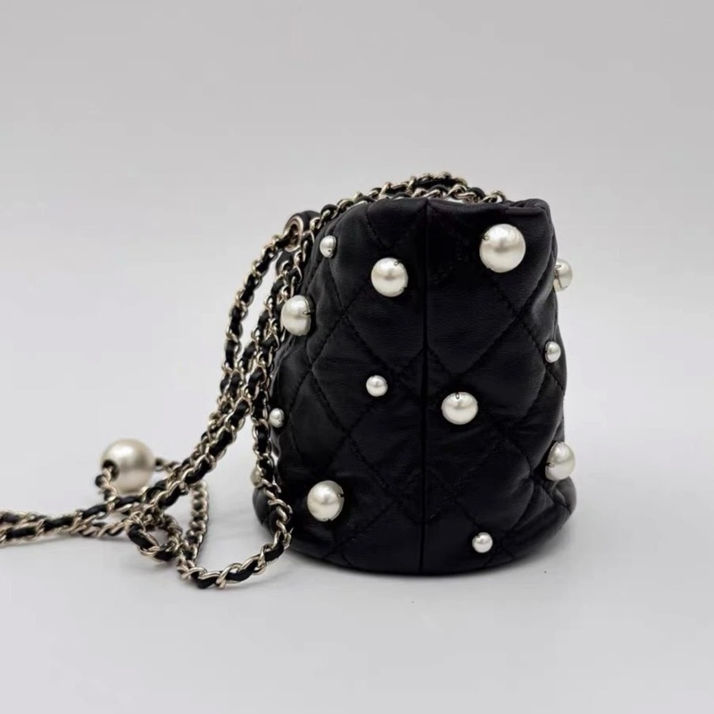 Chanel香奈兒珍珠鏈條黑色迷你單肩包皮革水桶包-1