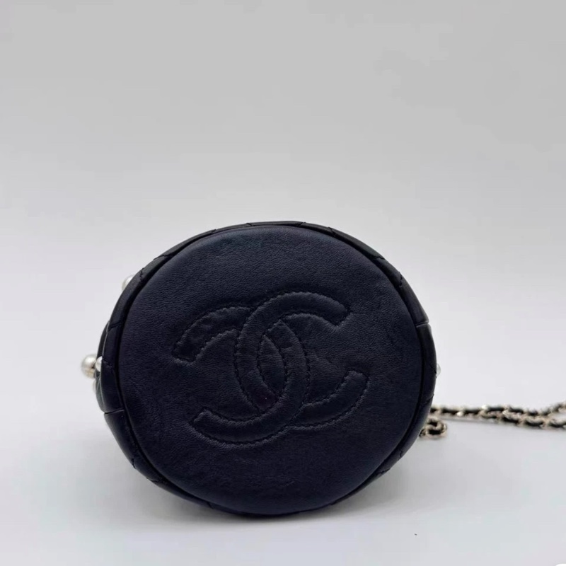 Chanel香奈兒珍珠鏈條黑色迷你單肩包皮革水桶包-4