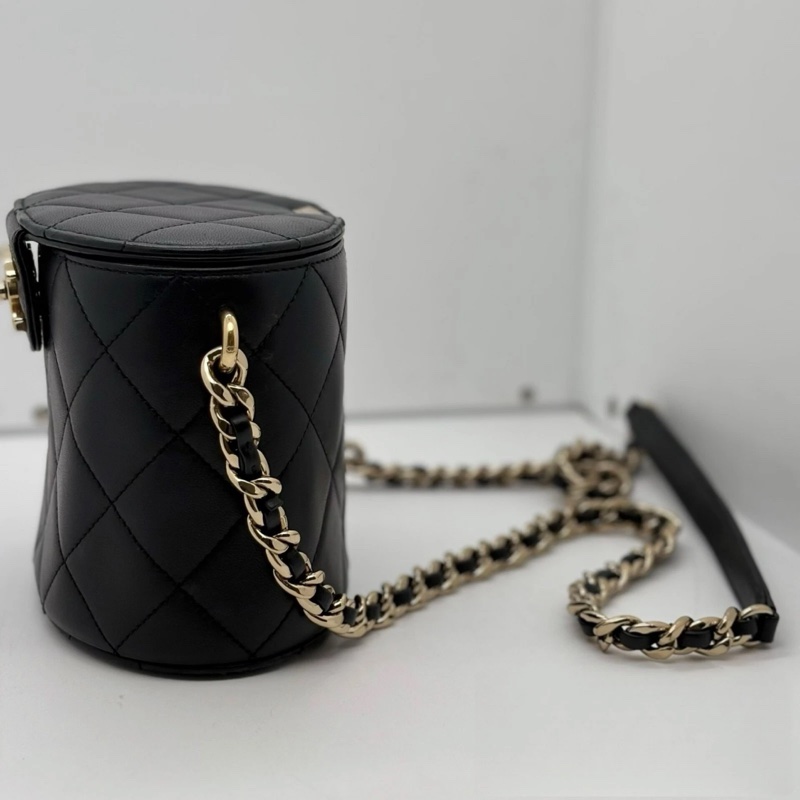 Chanel香奈兒化妝包鏈條單肩包-1