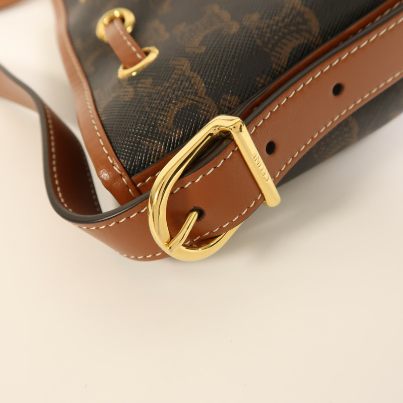 CELINE 塗層帆布Triomphe Bag金扣肩背袋-13