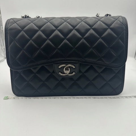 Chanel香奈兒 Citizen Zip CC 翻蓋包單肩包黑色 羊皮