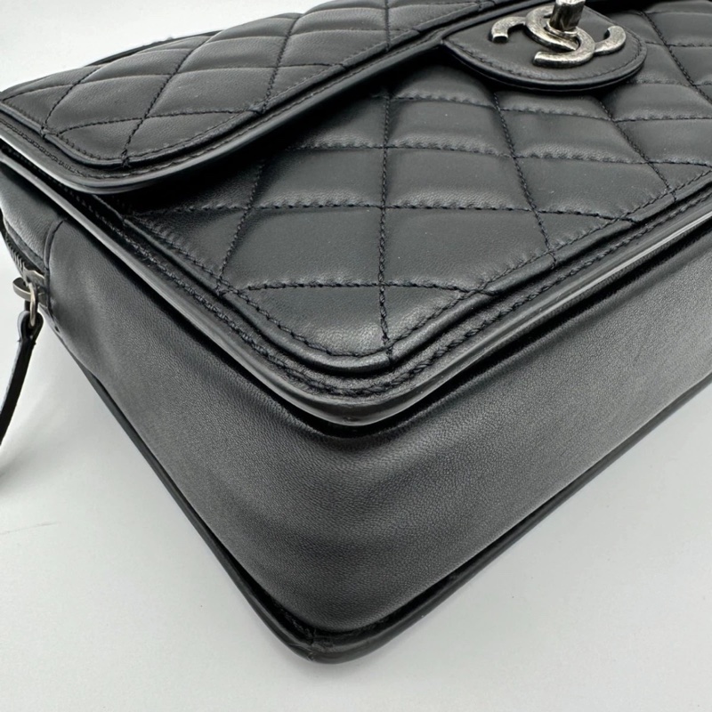 Chanel香奈兒 Citizen Zip CC 翻蓋包單肩包黑色 羊皮-12