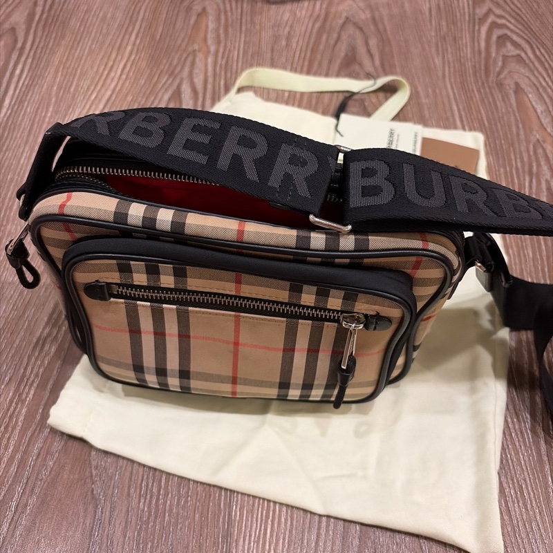 Burberry 相機包-1