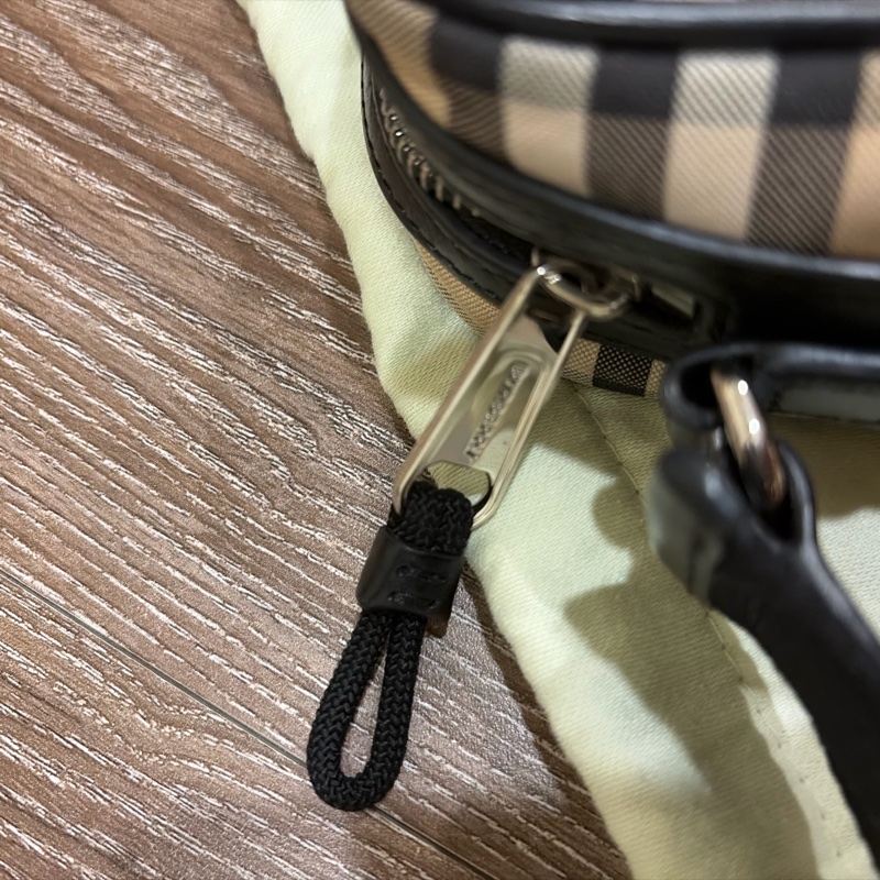 Burberry 相機包-10