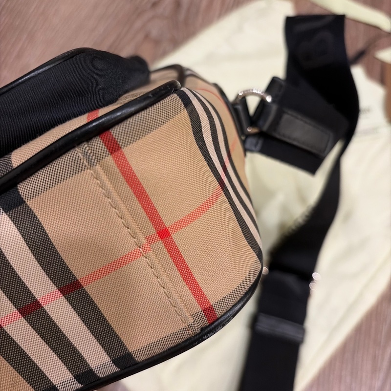Burberry 相機包-14