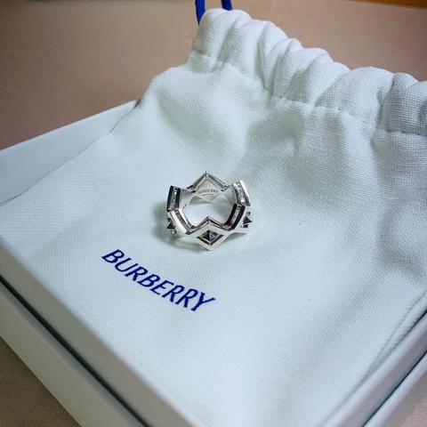 ‼️全台最甜 🎁全新盒裝 Burberry 巴寶莉 2024 菱形鏤空925純銀 戒指
