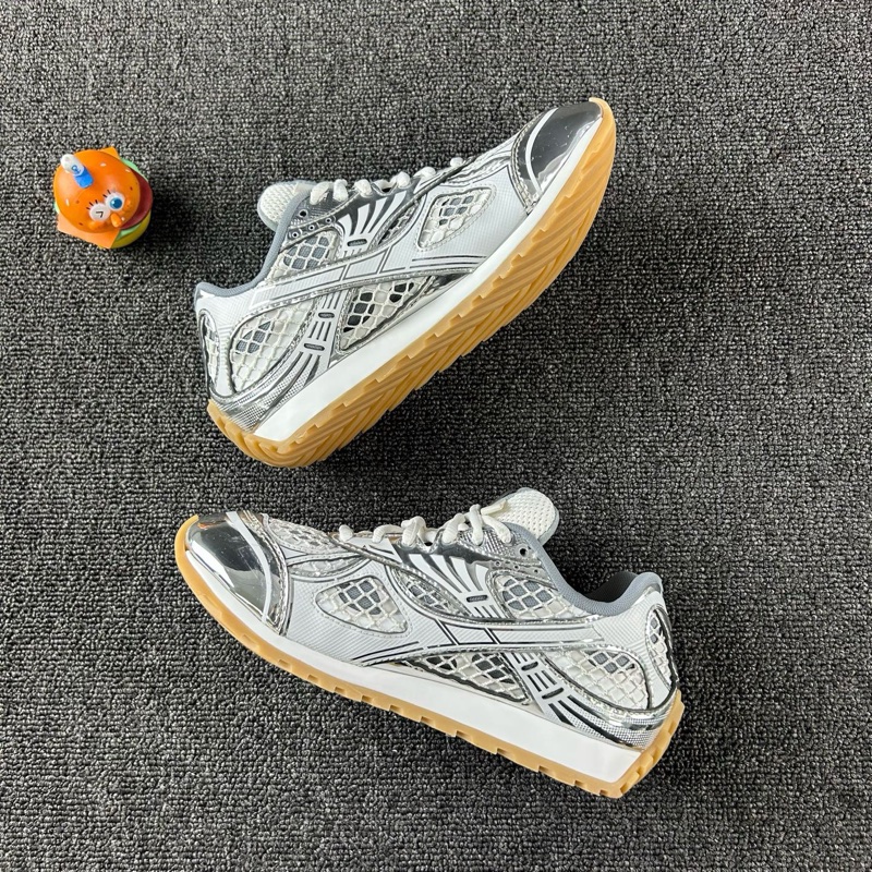 Bottega Veneta葆蝶家銀色休閑鞋 尺碼36 整體成色不錯-2