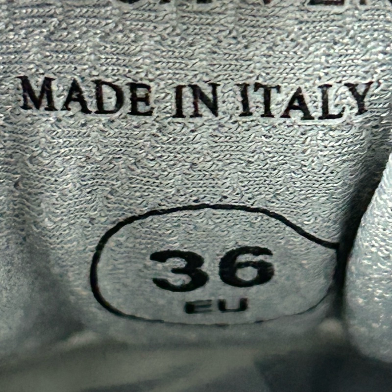 Bottega Veneta葆蝶家銀色休閑鞋 尺碼36 整體成色不錯-6