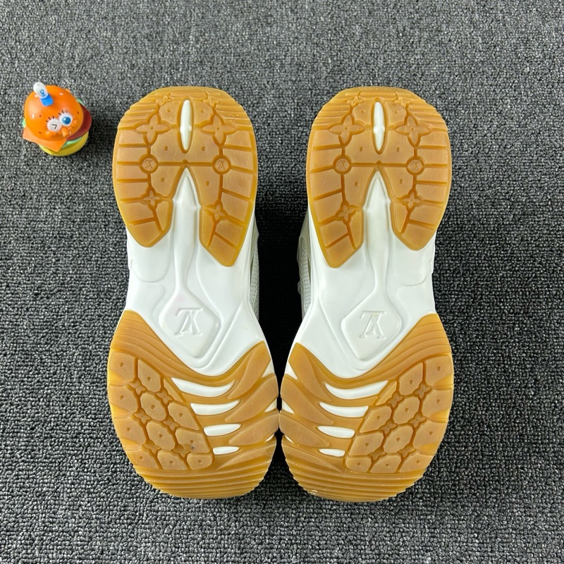 Louis Vuitton路易威登銀色運動鞋 尺碼36.5-5