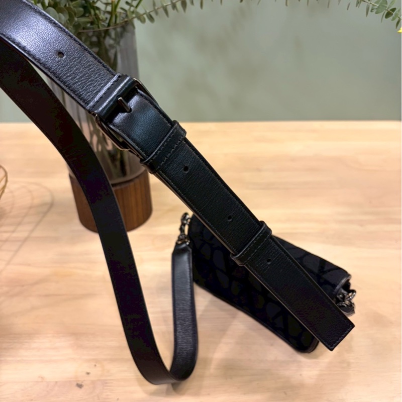 Valentino Garavani VLogo 經典 logo 肩背包99新-13