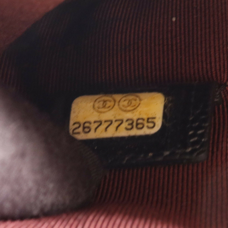 CHANEL 牛皮皮革Mini Pouch金扣手拿包-6