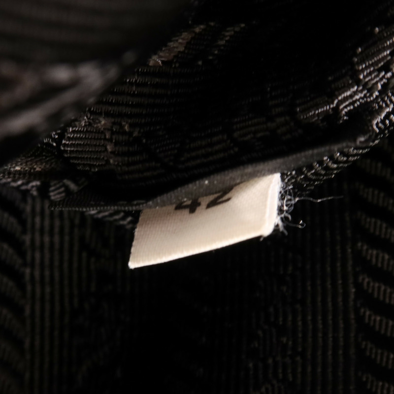 PRADA 尼龍Re-Edition 2000 Mini銀扣手挽袋-7