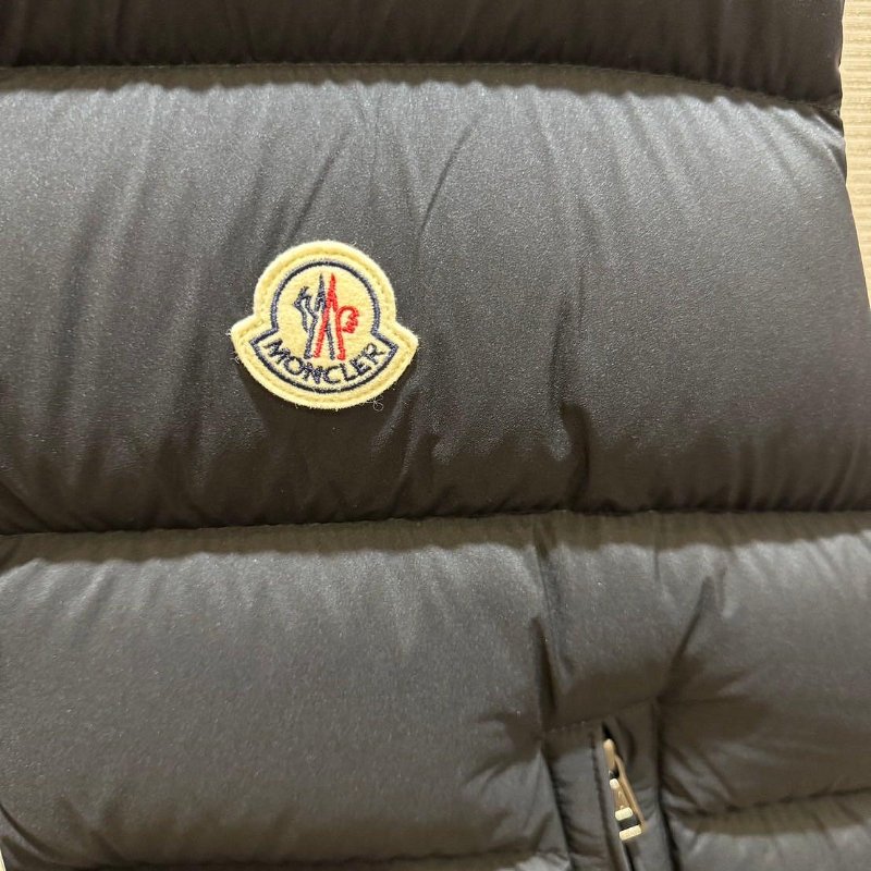 💎Han's house精品服飾💎 MONCLER Tibb 羽絨 背心 外套 消光-1
