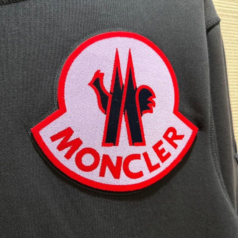 💎Han's house精品服飾💎 moncler 聯名 1952 大LOGO 衛衣 大學T-2