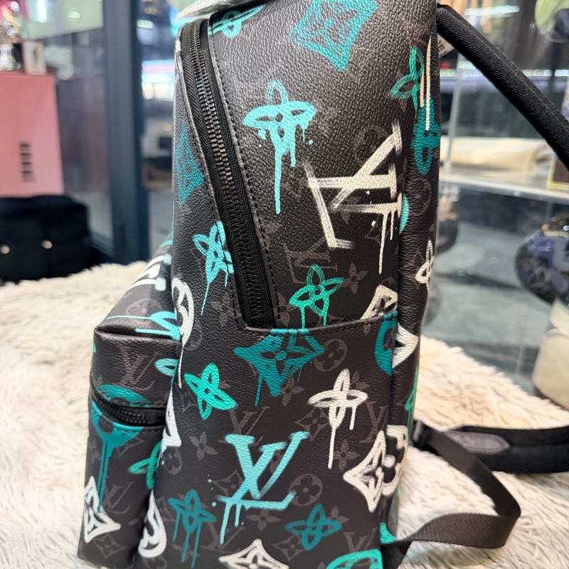 LV 彩繪後背包 藝術家聯名款-3