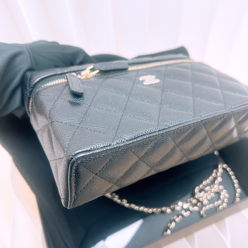 Chanel Lp 黑金牛皮盒子包-2