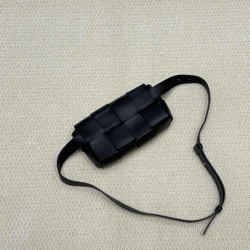 Bottega Veneta-黑色羊皮腰包/胸口包-1