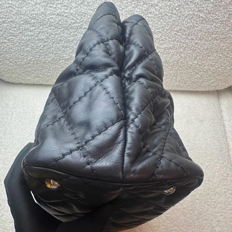 ✨Chanel 黑銀牛皮 泡芙托特包🖤-4