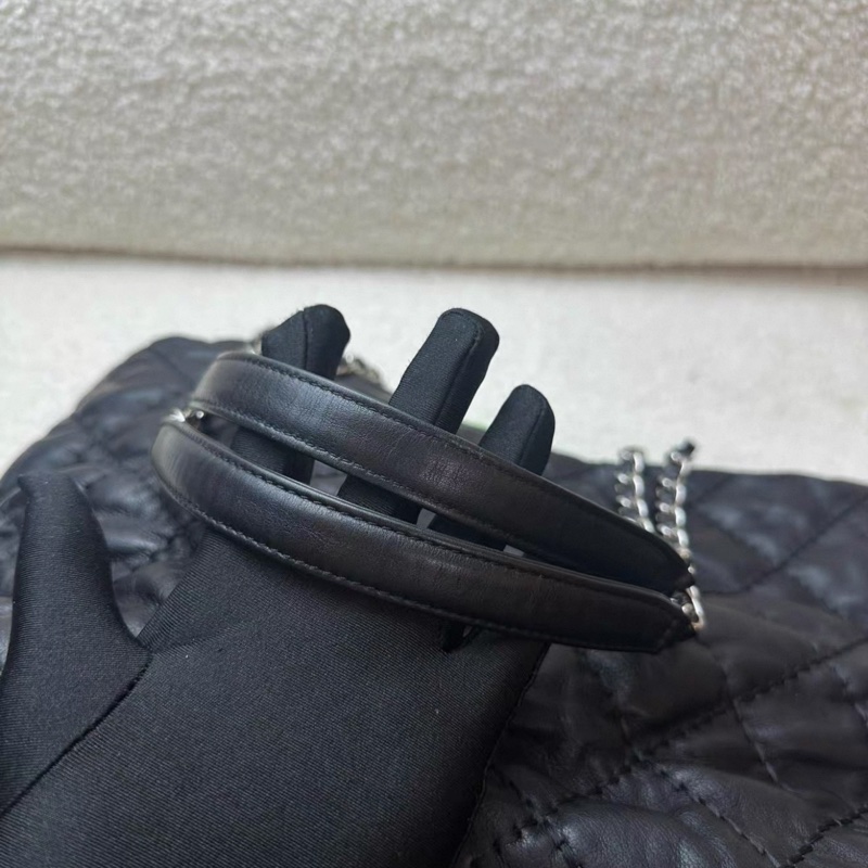 ✨Chanel 黑銀牛皮 泡芙托特包🖤-7