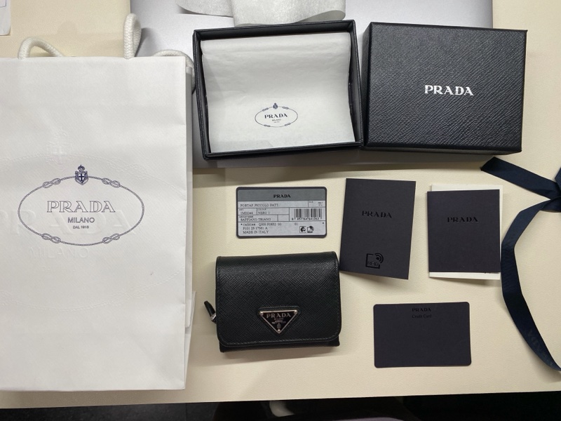 二手 PRADA三折式黑色短夾 95成新-0