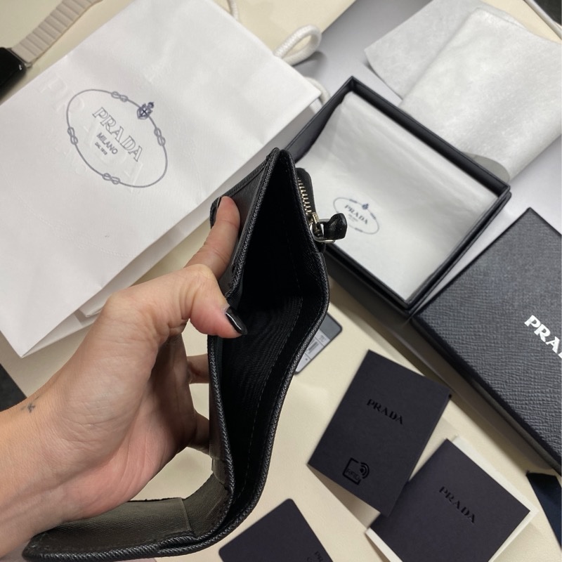 二手 PRADA三折式黑色短夾 95成新-1