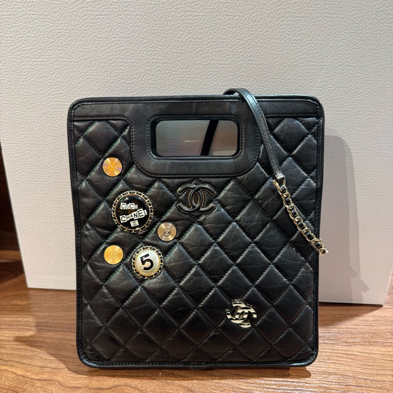 Chanel/香奈兒油蠟皮20P限量款徽章系列限量款2way托特琴譜包-0