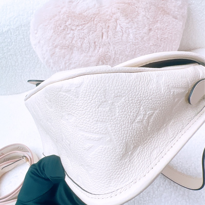 Lv diane 白色老花 法棍包-4