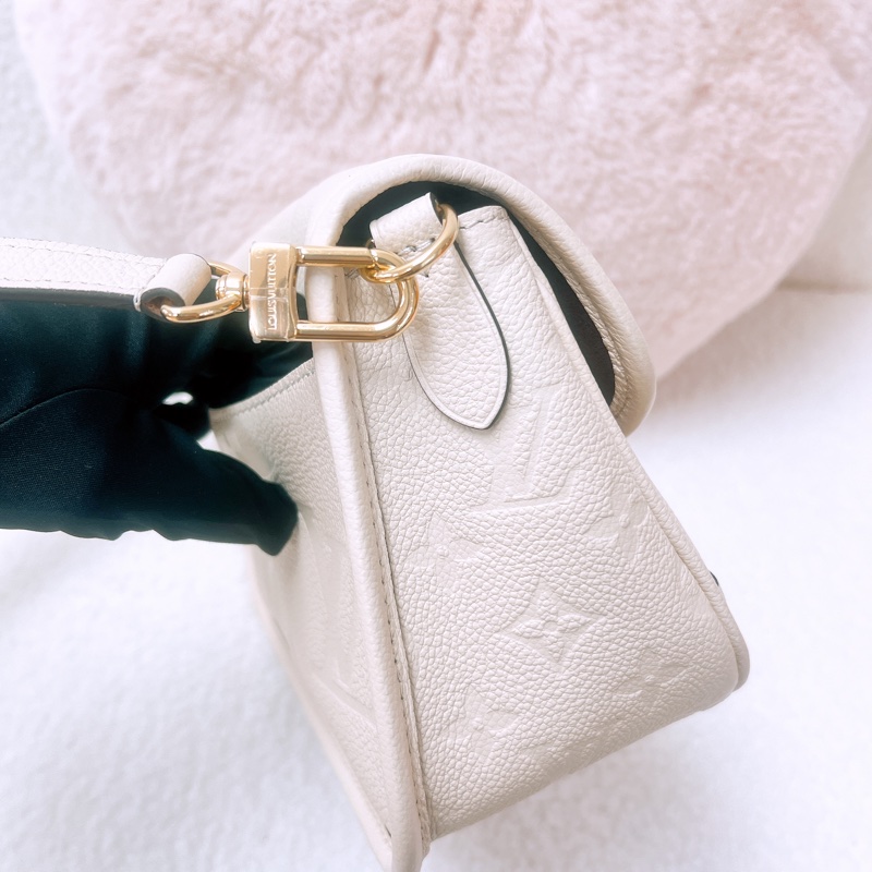 Lv diane 白色老花 法棍包-6