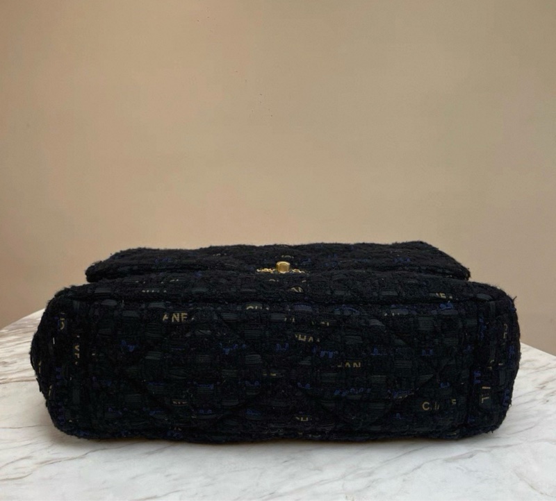 Chanel19bag maxi 斜紋軟呢編織材質 很輕盈的大包 上身超酷 尺寸:25×36 附件:身份卡,說明書 鐳射30開-1