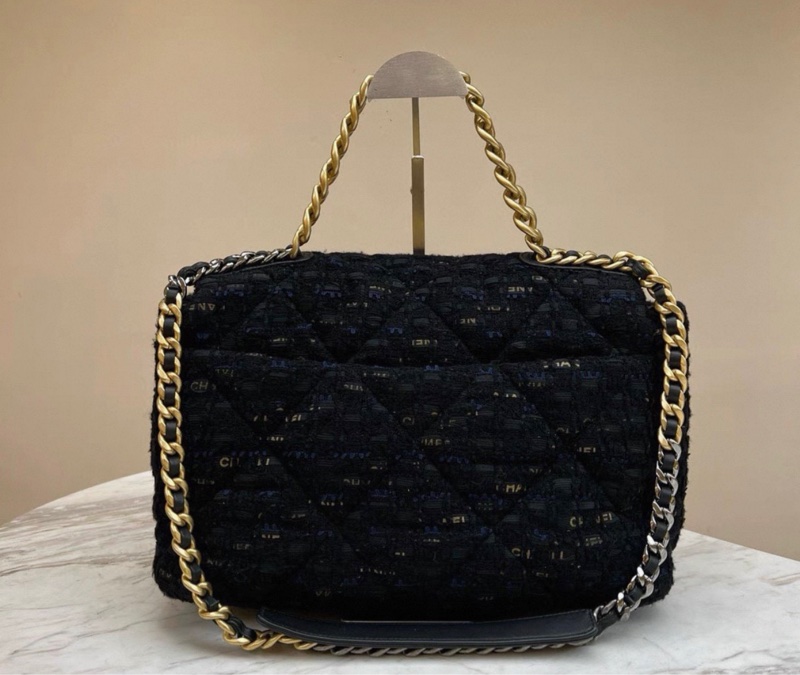 Chanel19bag maxi 斜紋軟呢編織材質 很輕盈的大包 上身超酷 尺寸:25×36 附件:身份卡,說明書 鐳射30開-2