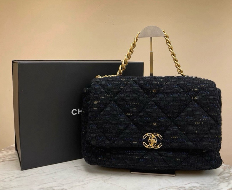 Chanel19bag maxi 斜紋軟呢編織材質 很輕盈的大包 上身超酷 尺寸:25×36 附件:身份卡,說明書 鐳射30開-5