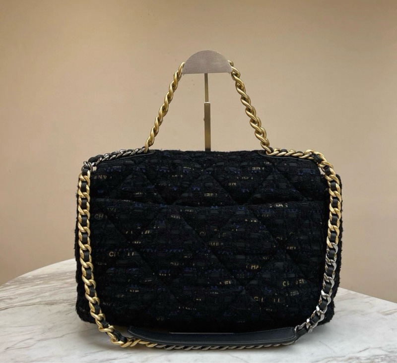 Chanel19bag maxi 斜紋軟呢編織材質 很輕盈的大包 上身超酷 尺寸:25×36 附件:身份卡,說明書 鐳射30開-7