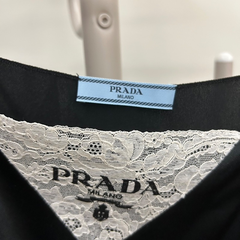 PRADA 蕾絲拼接真絲背心｜黑色｜百搭短版吊帶款-1