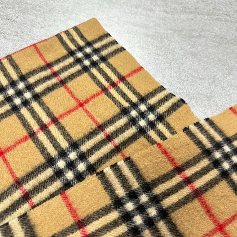 BURBERRY經典格紋羔羊毛圍巾 極美✨-8