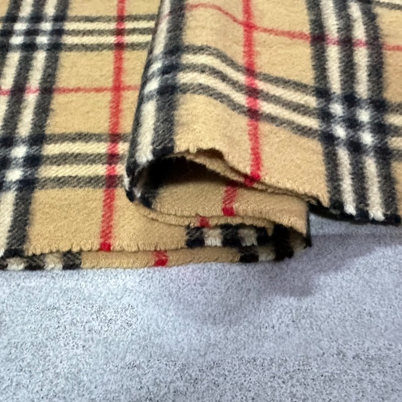 BURBERRY經典格紋羔羊毛圍巾 極美✨-11